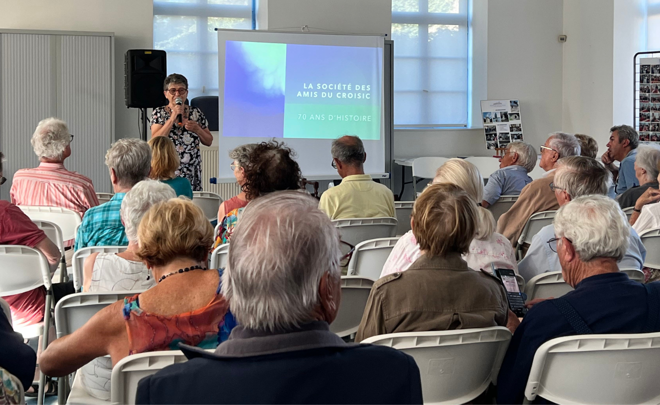 Béatrice Verney fait l'historique de l'association